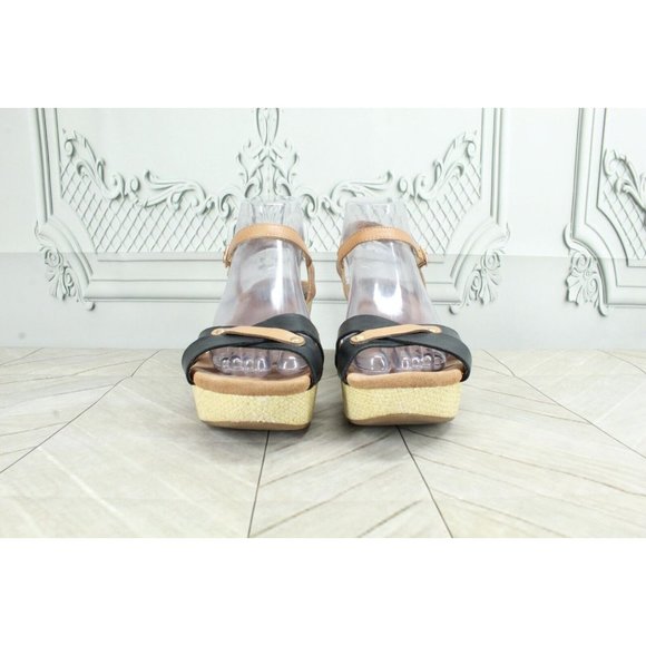 CLARKS Artisan Caslynn Regina Brown Leather Ankle Strap Wedge Sandals Size 7 W - Picture 4 of 8